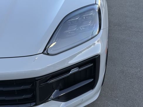Used 2025 Porsche Cayenne GTS image 11