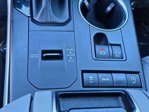 Used 2021 Toyota Highlander LE image 26