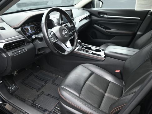 Certified 2025 Nissan Altima 2.5 SR FWD image 10