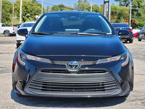 Used 2025 Toyota Corolla LE image 2