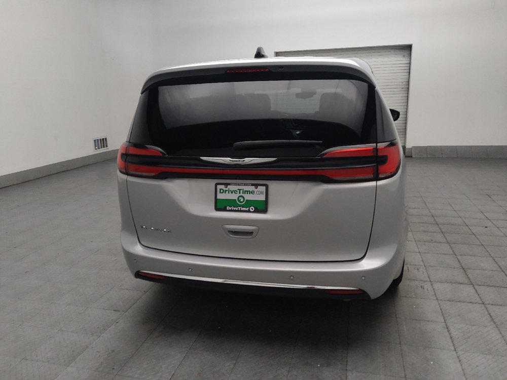 Used 2024 Chrysler Pacifica Touring-L FWD image 7