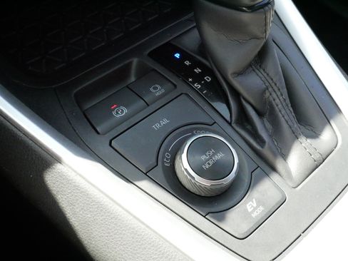 Certified 2023 Toyota RAV4 XLE Premium AWD/4WD image 28