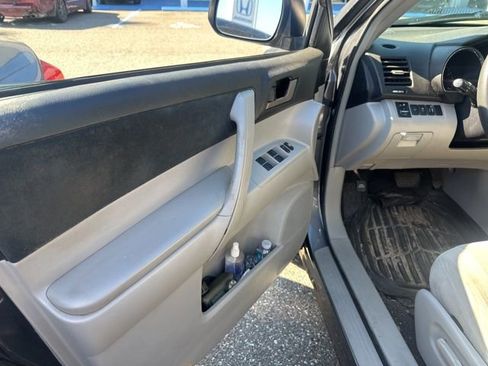 Used 2011 Toyota Highlander 4WD w/ Tech Pkg image 6