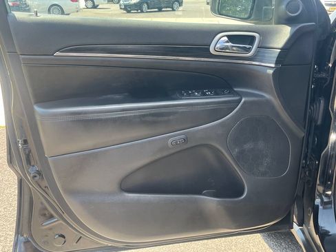 Used 2019 Jeep Grand Cherokee Limited AWD/4WD image 11