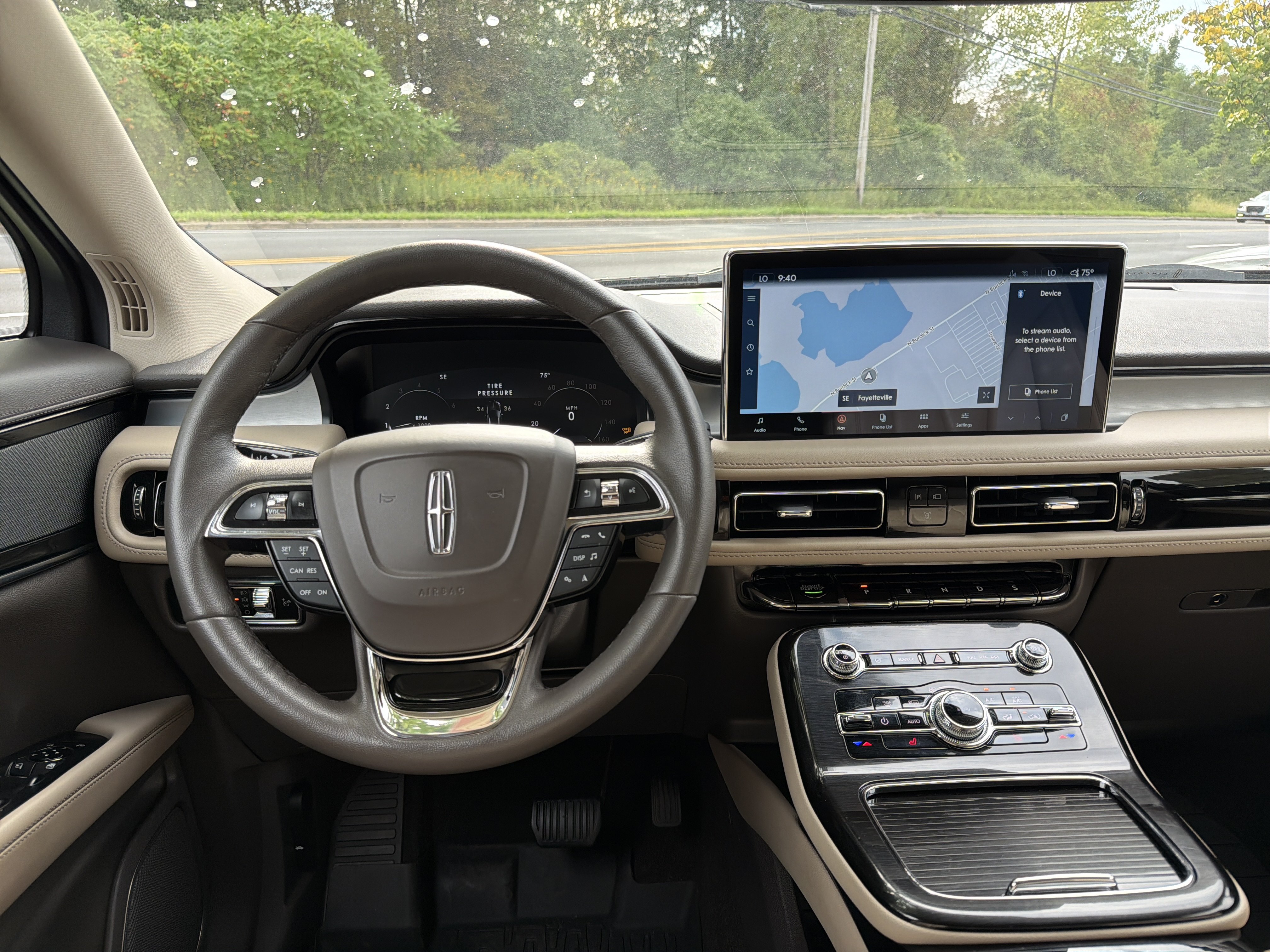 Used 2023 Lincoln Nautilus AWD w/ Premium Package image 12