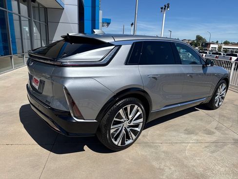 Used 2024 Cadillac Lyriq Luxury w/ LPO, Floor Liner Package AWD/4WD image 5