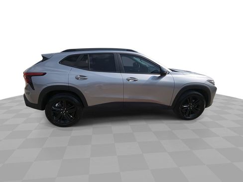 Used 2026 Chevrolet Trax ACTIV w/ Sunroof Package FWD image 9
