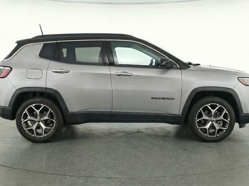 Used 2025 Jeep Compass Limited AWD/4WD image 8