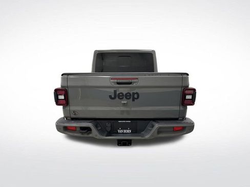 Used 2022 Jeep Gladiator Overland image 14