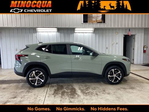 Used 2024 Chevrolet Trax RS w/ Driver Confidence Package FWD image 1