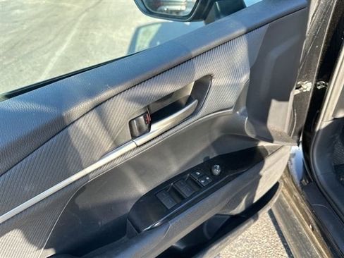 Used 2025 Toyota Camry SE w/ Convenience Package image 17