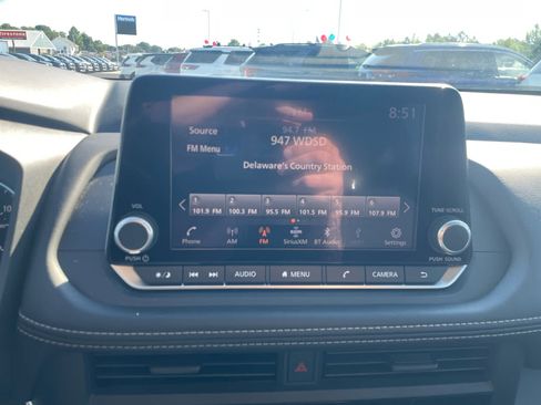 Used 2025 Nissan Rogue S FWD image 14