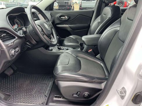 Used 2019 Jeep Cherokee Latitude Plus w/ Cold Weather Group image 25