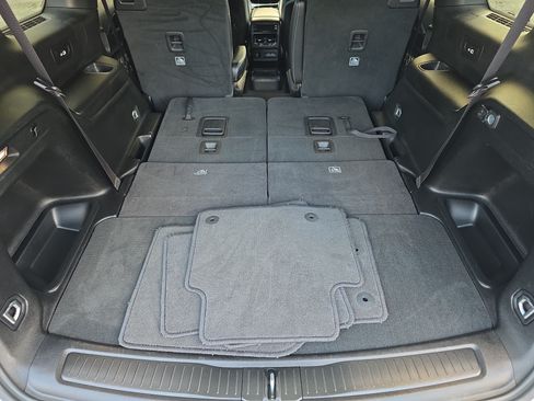 Used 2023 Jeep Grand Cherokee L Laredo RWD image 10