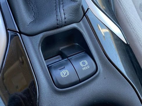 Used 2020 Toyota Corolla LE image 18