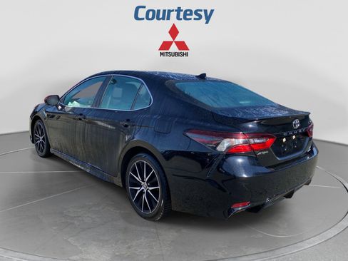 Used 2022 Toyota Camry SE w/ Cold Weather Package AWD/4WD image 3