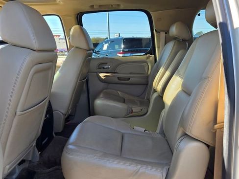 Used 2009 Cadillac Escalade ESV Base image 13