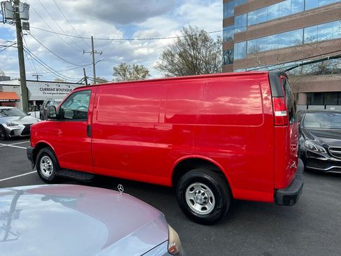 Used 2017 Chevrolet Express 2500 image 9