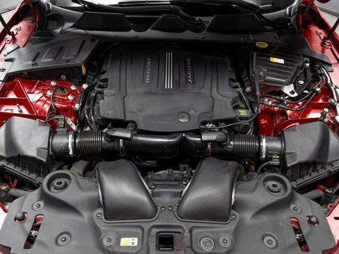 Used 2016 Jaguar XJ R image 37