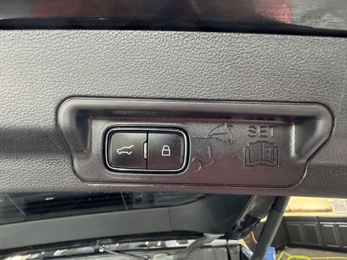 Used 2021 Ford Explorer XLT w/ Equipment Group 202A AWD/4WD image 42