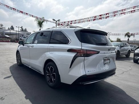 New 2026 Toyota Sienna Platinum AWD/4WD image 7