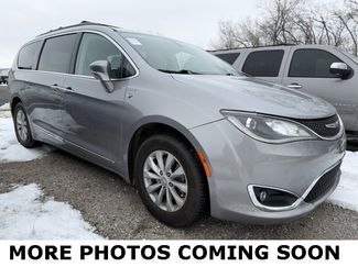 Used 2017 Chrysler Pacifica Touring-L video 1