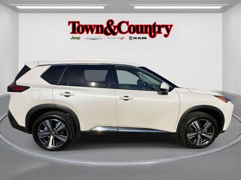 Used 2023 Nissan Rogue SL w/ SL Premium Package image 4