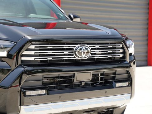 Used 2026 Toyota 4Runner Limited AWD/4WD image 9