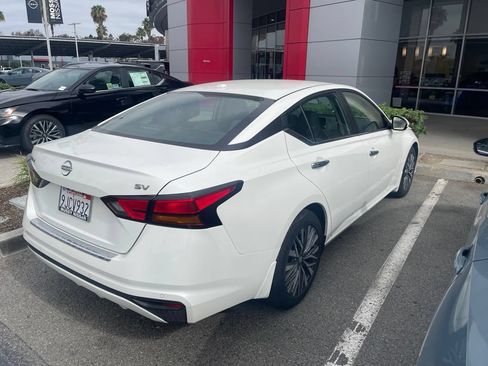 Used 2023 Nissan Altima 2.5 SV FWD image 3