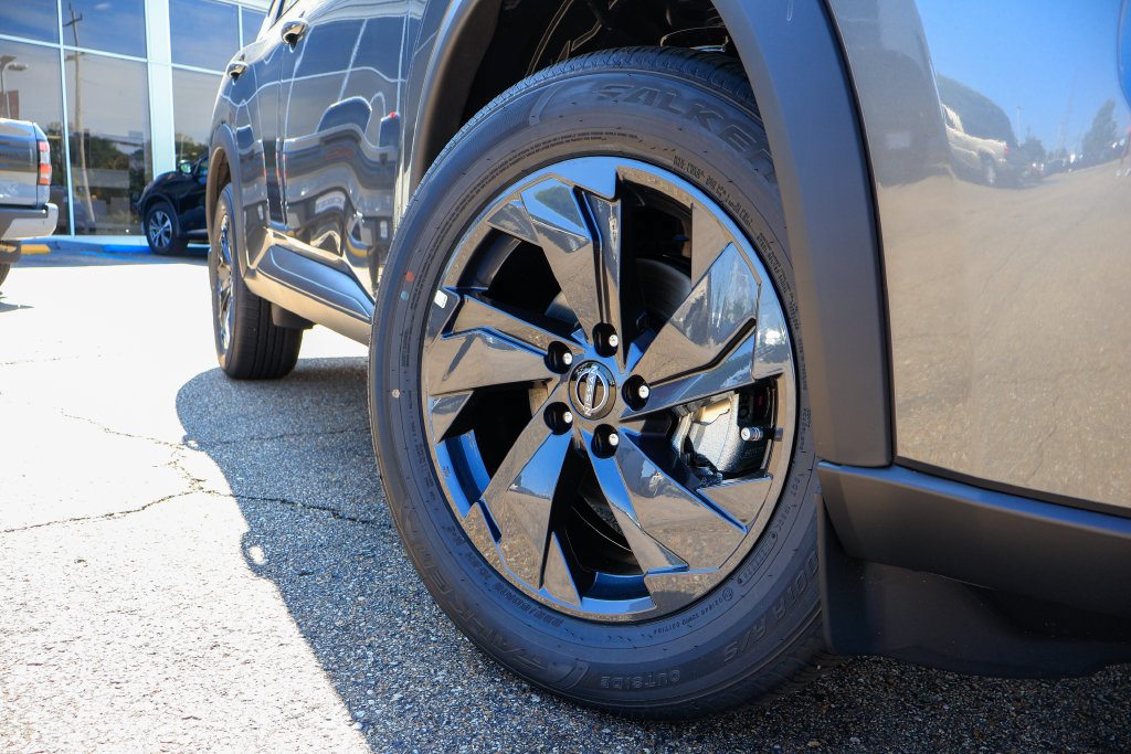 New 2026 Nissan Rogue SV FWD image 17