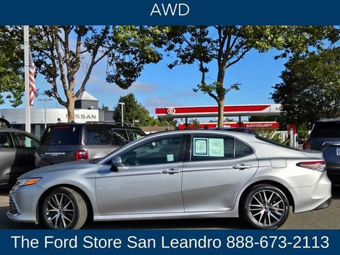 Used 2022 Toyota Camry XLE image 6