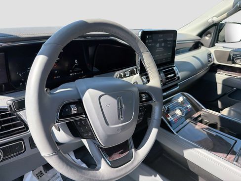 Certified 2019 Lincoln Navigator L Reserve image 9