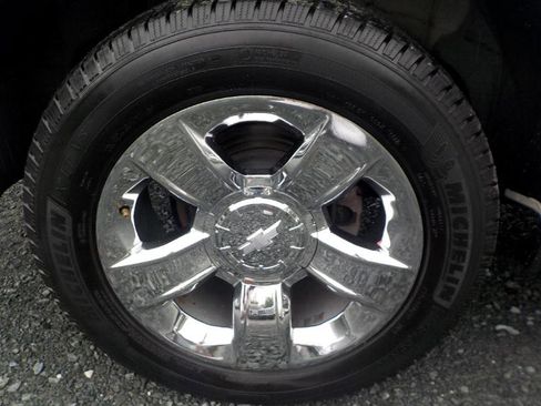 Used 2019 Chevrolet Suburban LT image 37