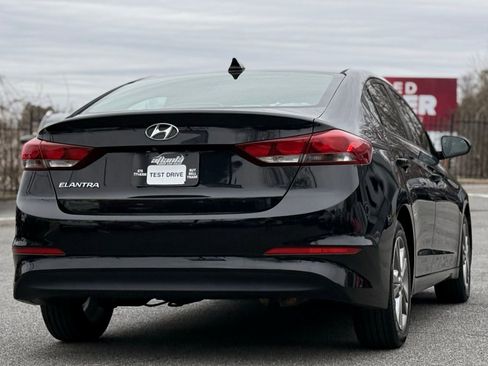 Used 2017 Hyundai Elantra SE image 5