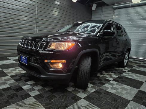 Used 2019 Jeep Compass Latitude w/ Cold Weather Group AWD/4WD image 38