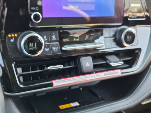 Used 2024 Toyota Highlander XLE image 22