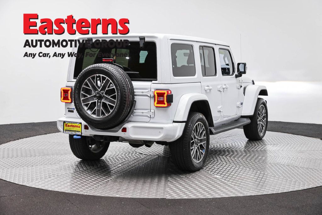 Used 2023 Jeep Wrangler Unlimited Sahara AWD/4WD image 7