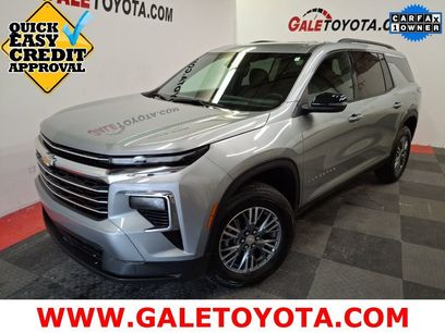 Used 2025 Chevrolet Traverse LT