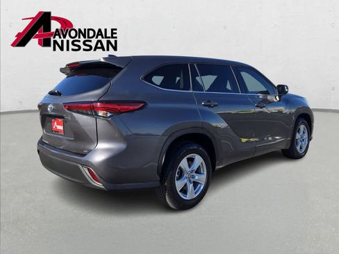 Used 2021 Toyota Highlander LE image 7