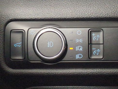 Used 2024 Ford Explorer Limited image 31