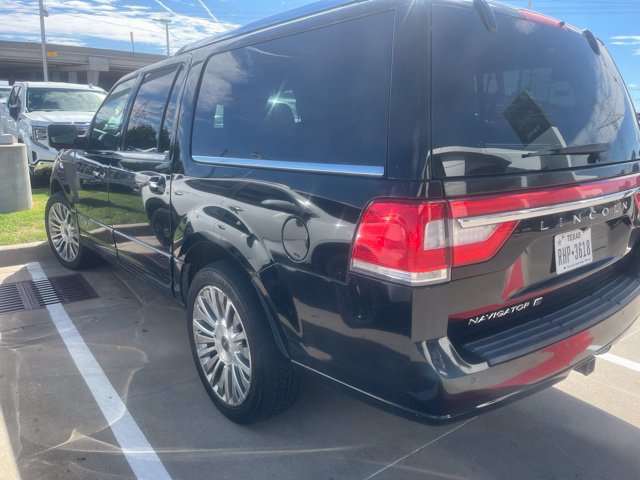 Used 2017 Lincoln Navigator L Select RWD image 5