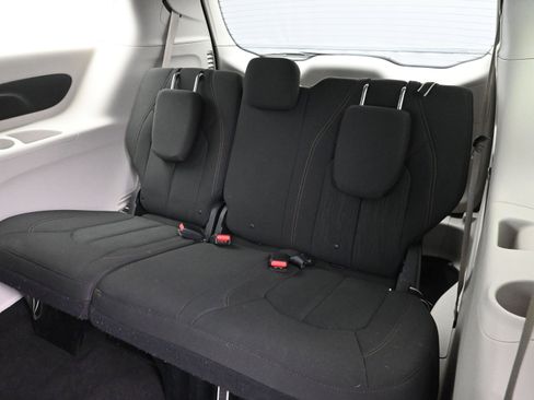 Used 2018 Chrysler Pacifica Touring Plus w/ Tire & Wheel Group image 23