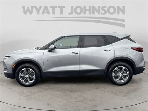 Used 2024 Chevrolet Blazer LT image 2