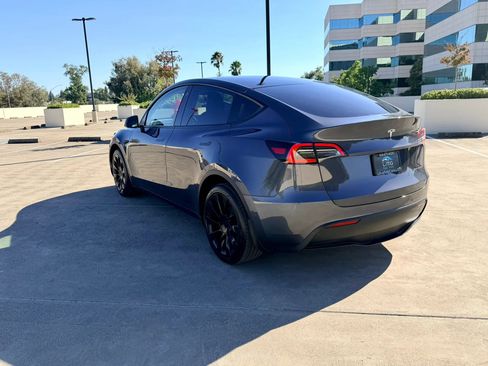 Used 2022 Tesla Model Y Long Range AWD/4WD image 10