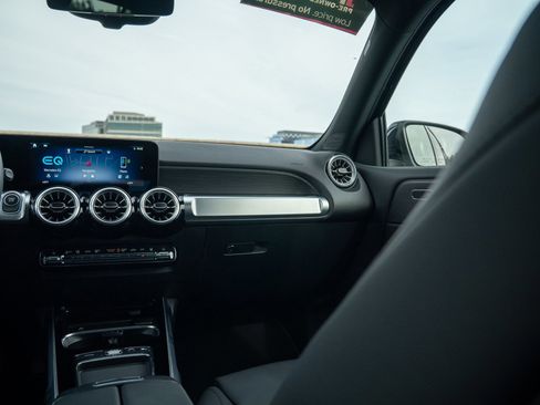 Certified 2025 Mercedes-Benz EQB 300 4MATIC image 22