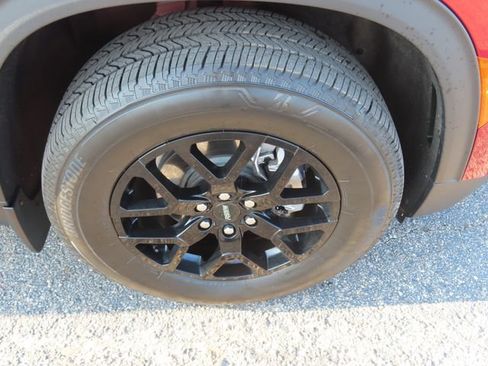 Used 2025 Chevrolet Traverse LT w/ Driver Confidence Package AWD/4WD image 12