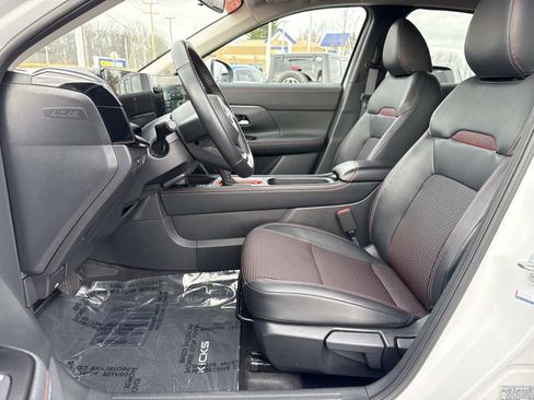 Certified 2025 Nissan Kicks SR image 28