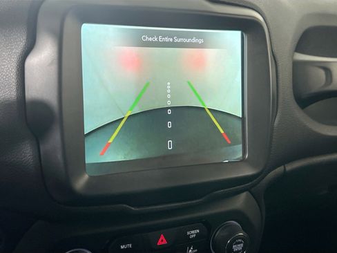 Used 2022 Jeep Renegade Latitude w/ Convenience Group image 14