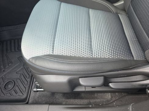 Used 2025 Chevrolet Trax LT FWD image 15