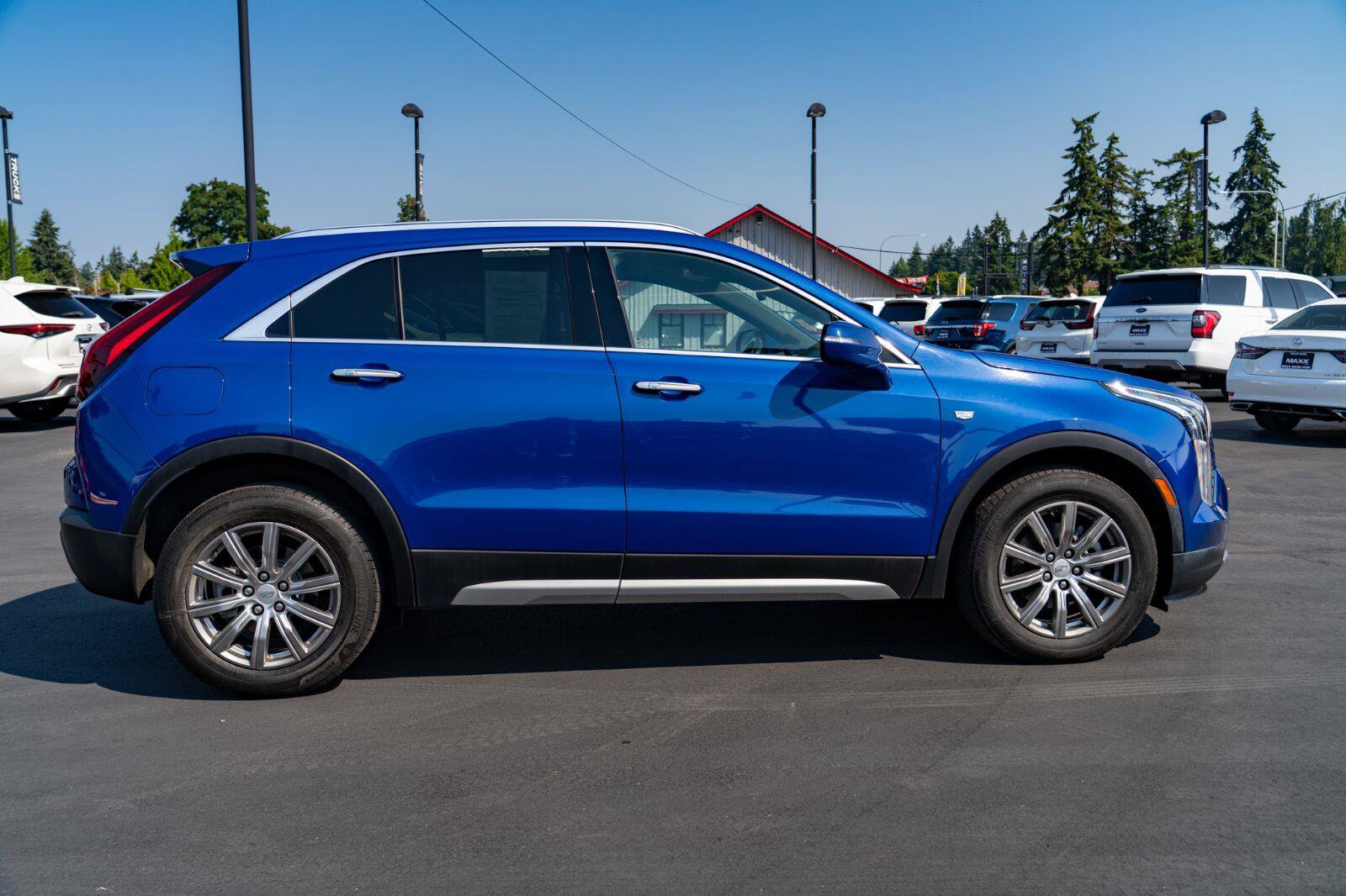 Used 2022 Cadillac XT4 Premium Luxury w/ Safety Alert Package AWD/4WD image 8